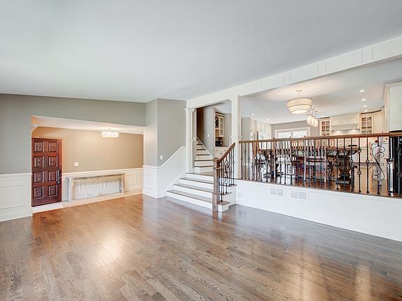 5th image of 22W341 Walnut Ave