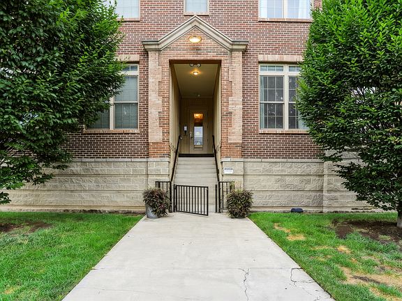 3rd image of 450 E Ohio St APT 310