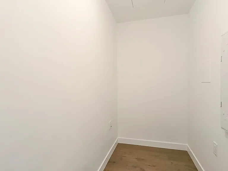 6859 Cambie St #307 — Photo 10