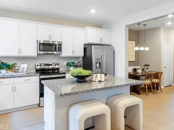 1723 Phantom Ln, Rialto, CA 92376