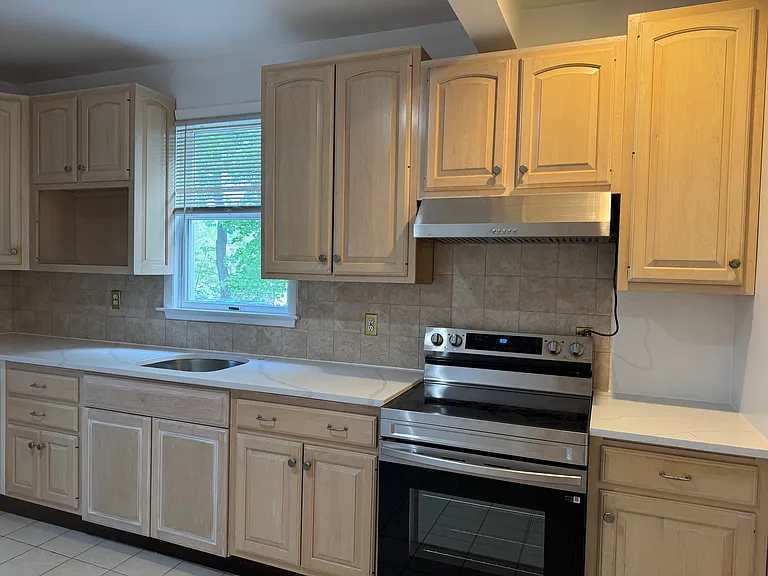 489 Ashford Ave #1B — Photo 10
