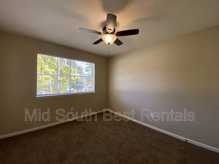 1300 Glenda Dr — Photo 5