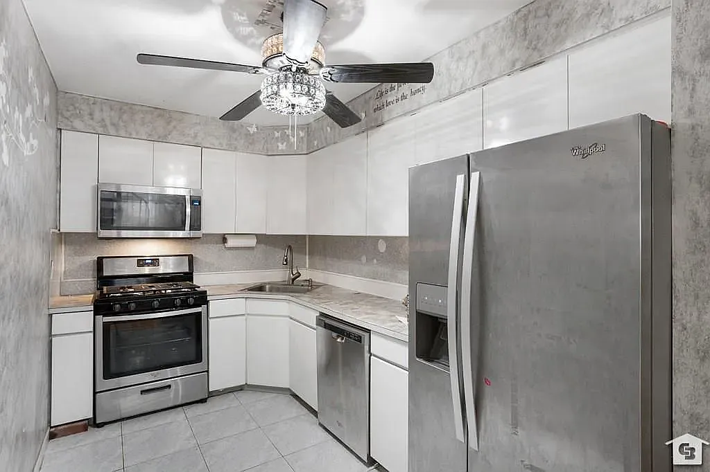 Building Photo - 2628 E 26th St #302