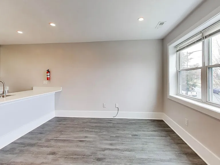 924 19th St NE — Photo 5