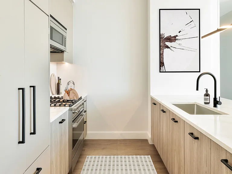 2315 44th Dr #Penthouse 2B — Photo 6