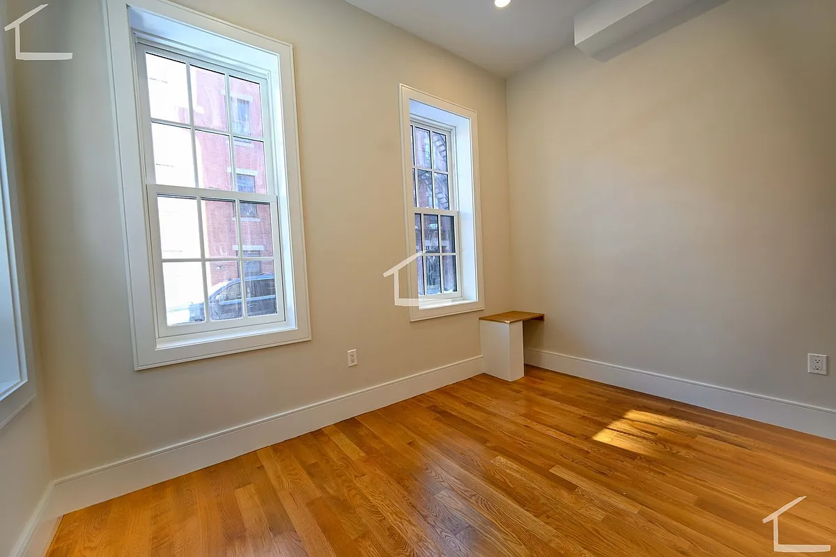 Building Photo - 16 Winchester St #8