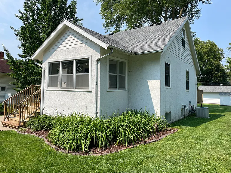 1505 Kellogg Ave — Photo 1