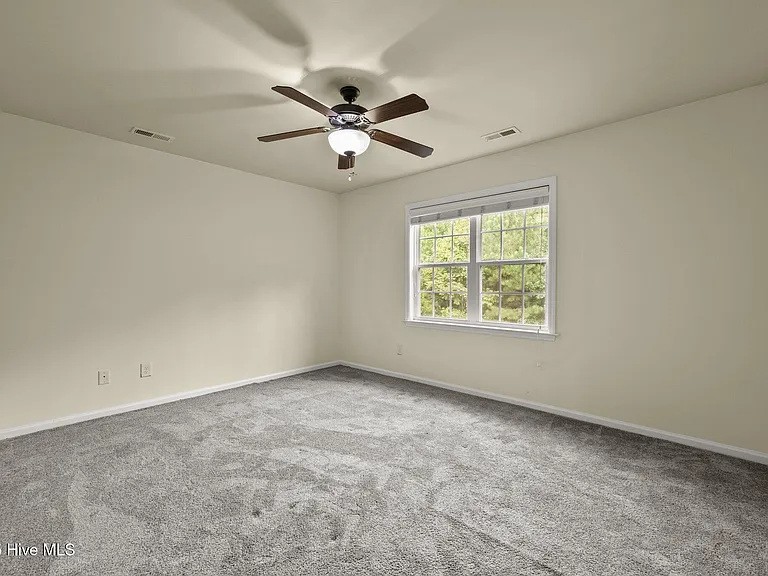 1004 Summerfield Ct — Photo 17