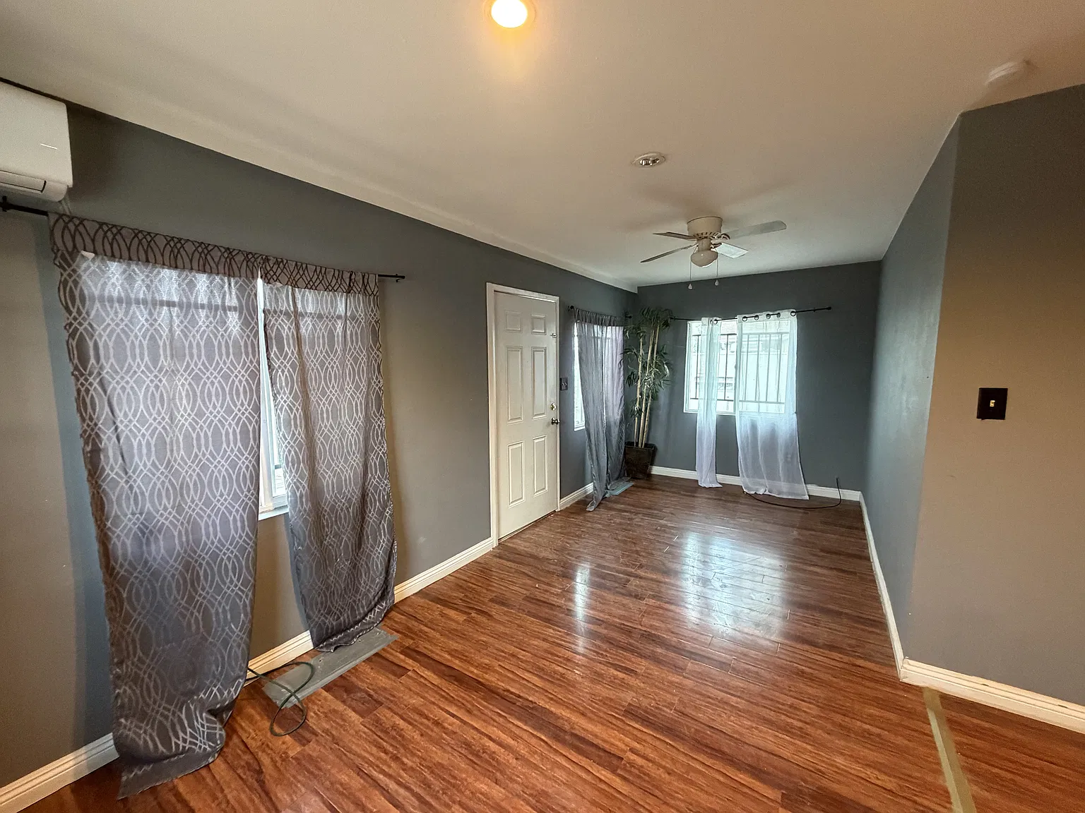 3 bed, 820 sqft, $1,700 — Photo 2