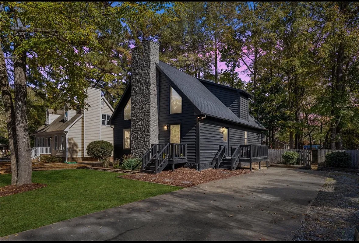 2718 Omah St — Photo 1
