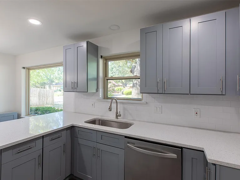 918 Tulane Dr — Photo 4
