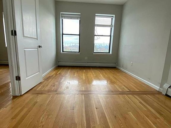 4th image of 144 Bruckner Blvd #3