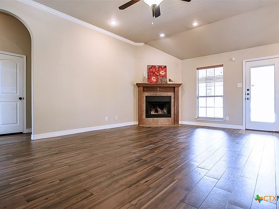 3rd image of 1126 Chaucer Ln