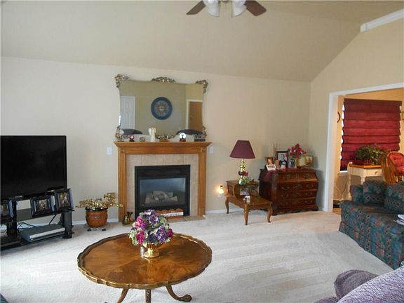 2nd image of 820 Tilghman Dr