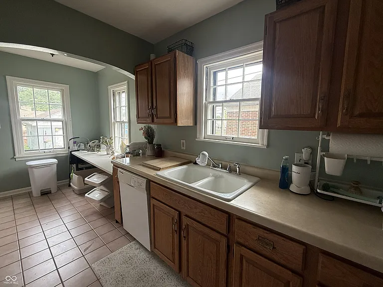 1109 N Downey Ave — Photo 8