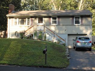 4 Walnut Dr, Hebron, CT 06248