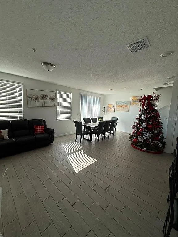 3 bed, 2.5 bath, 1452 sqft, $2,450 — Photo 3