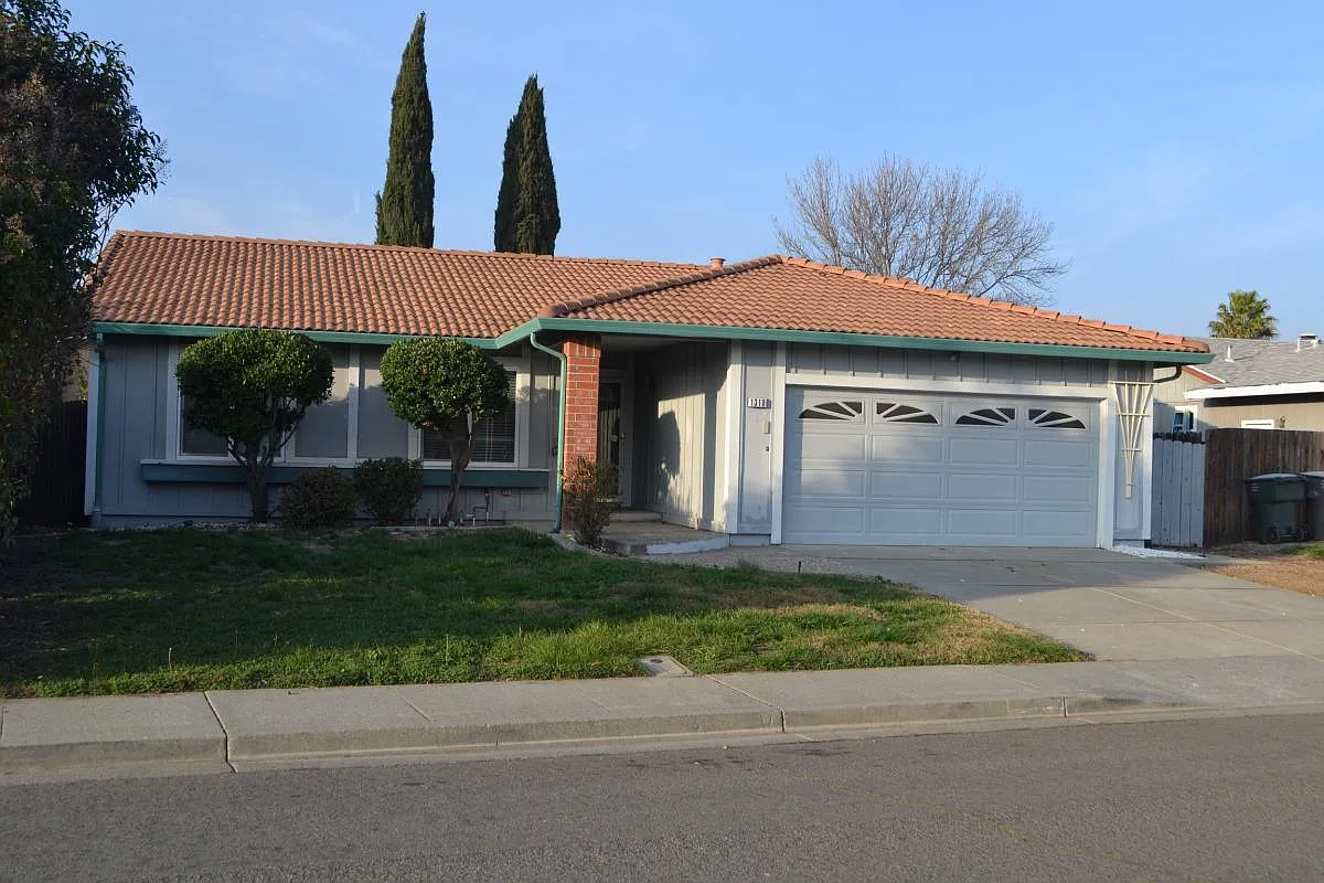 1318 Amador Way photo 1