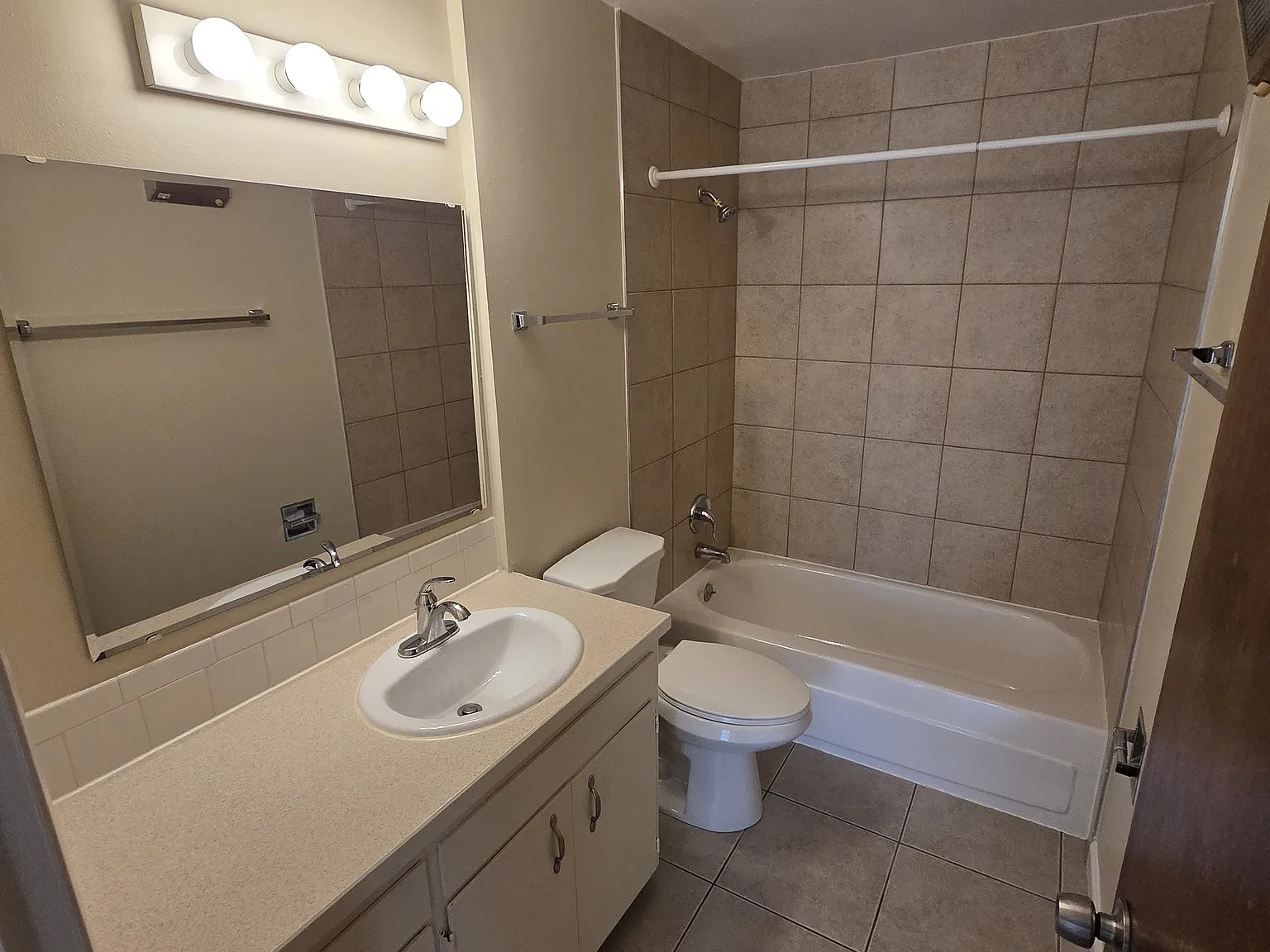 1 bed, 620 sqft, $1,050 — Photo 2