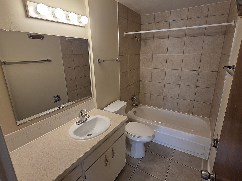 2nd image of 1825 W Pacific Ave #6