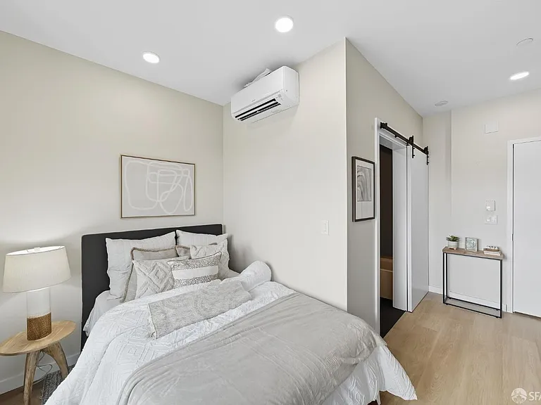 811 Valencia St #204 — Photo 6