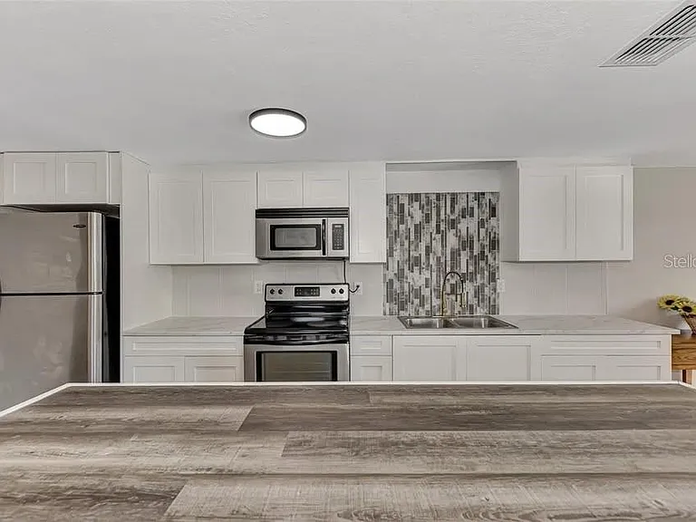 304 San Carlos Ave #B — Photo 10