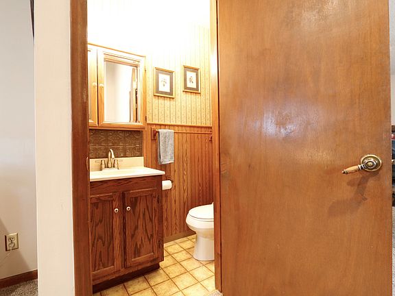 3rd image of 5567 Connecticut St