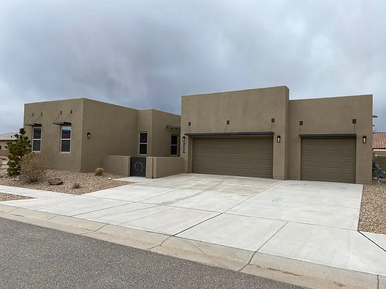 5403 Grays Peak Trl NE — Photo 2