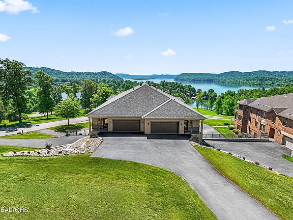 3rd image of 2434 Grand View Ct