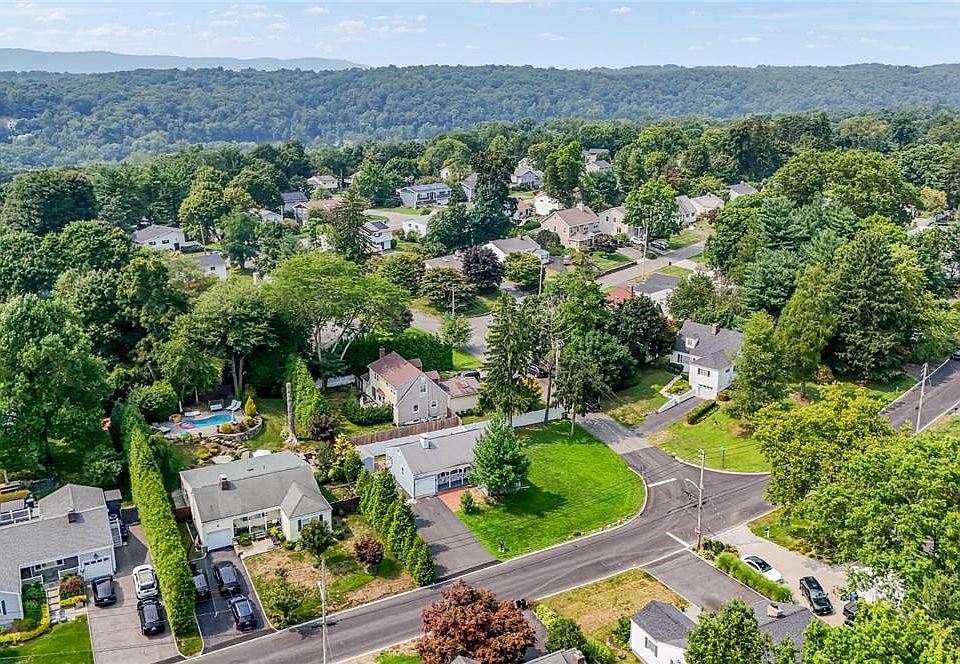 1st image of 132 Huntley Drive