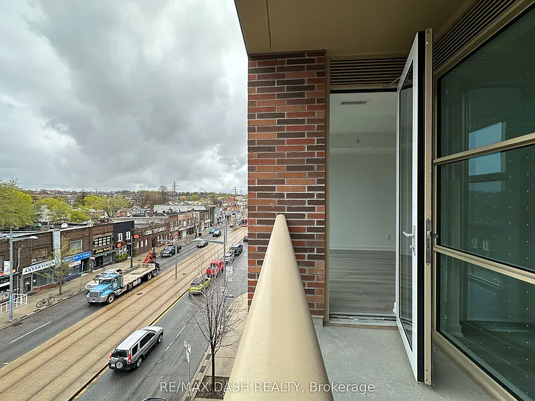 Saint Clair Ave W — Photo 19
