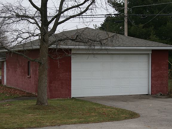 3rd image of 233-235 Woodlawn Dr