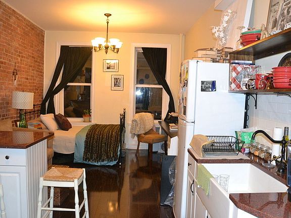 4th image of 204 E 7th St APT 11