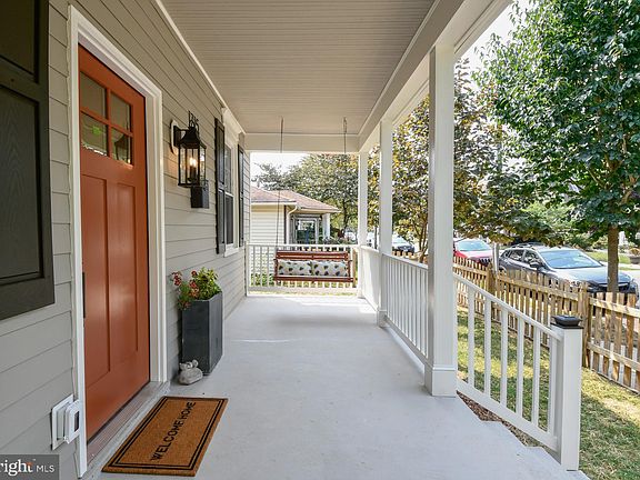 4th image of 1715 Charles St