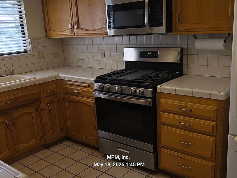 950 Player Ln — Photo 22