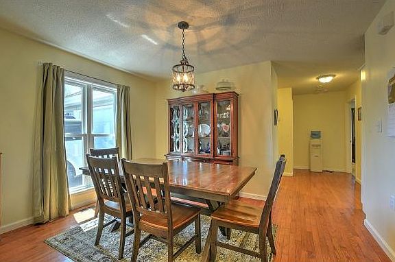 4th image of 8 Larchmont Ln