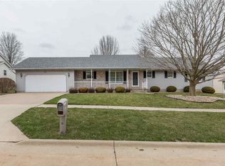 885 Mulberry Dr, Geneseo, IL 61254