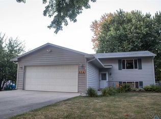 504 S Rohl Dr, Sioux Falls, SD 57103