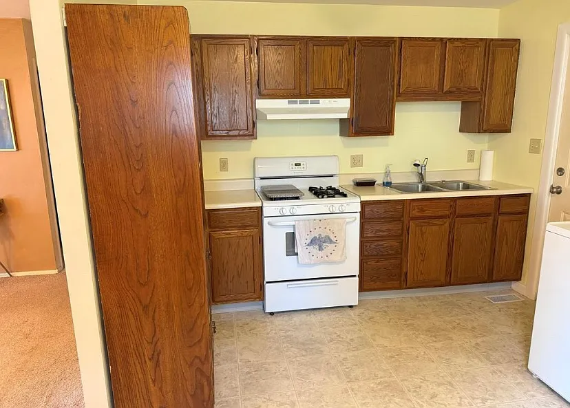 17 Lilac Ln — Photo 3