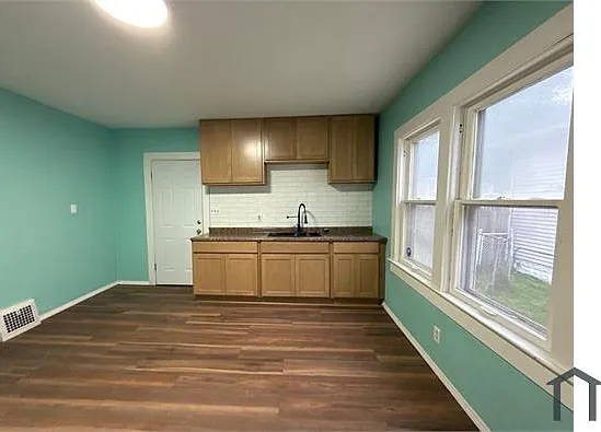 4111 E 59th St #1 — Photo 7