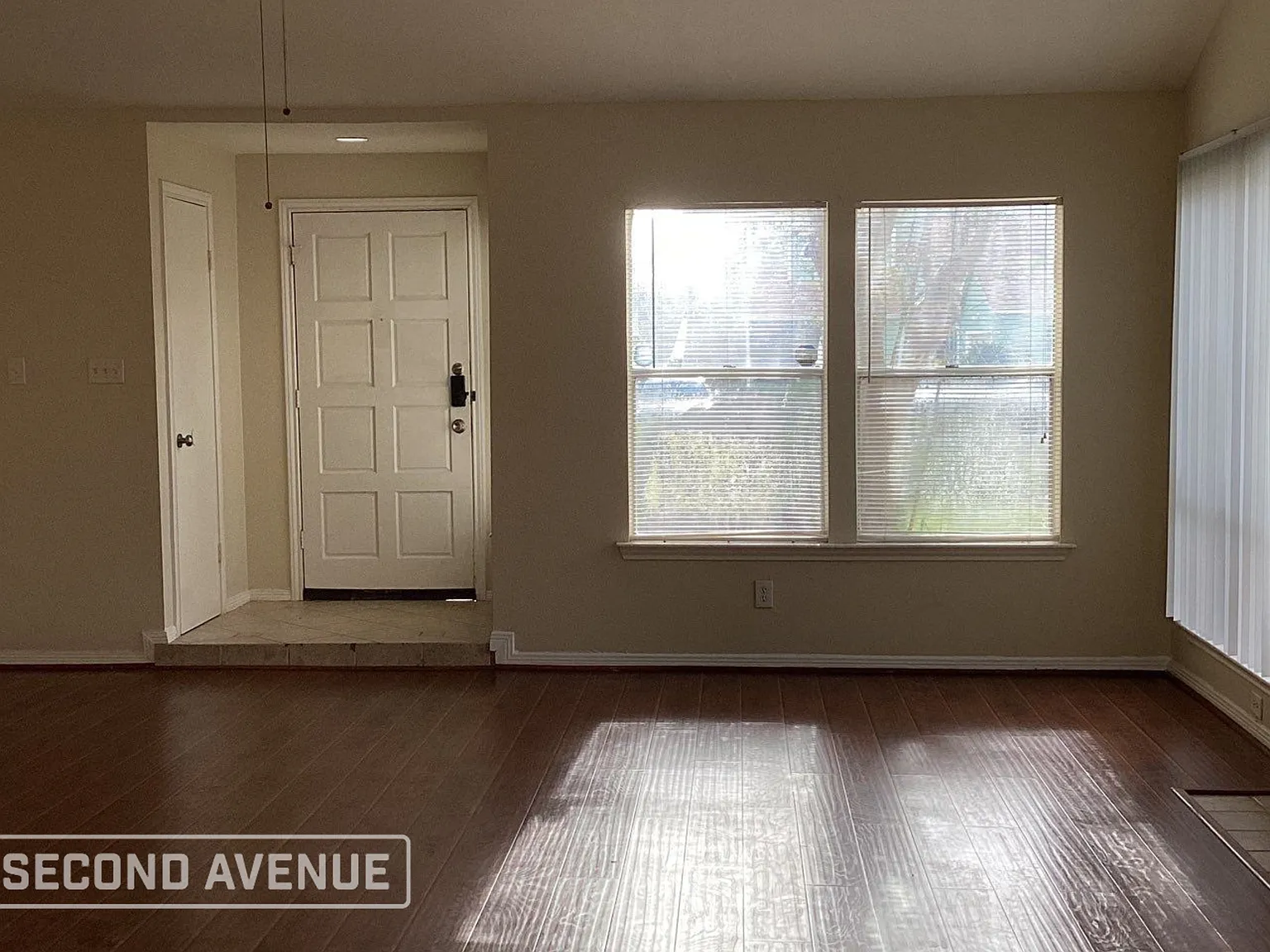 3 bed, 2.0 bath, 1571 sqft, $1,850 — Photo 2