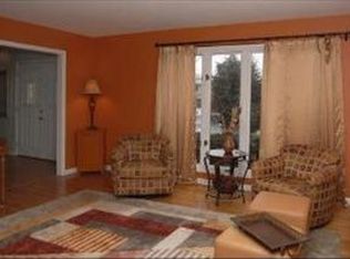 30 Country Ln, Deer Park, IL