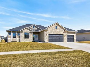 135 NW Alderleaf Dr, Waukee, IA 50263