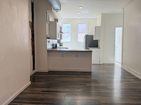 Living looking to Kitchen