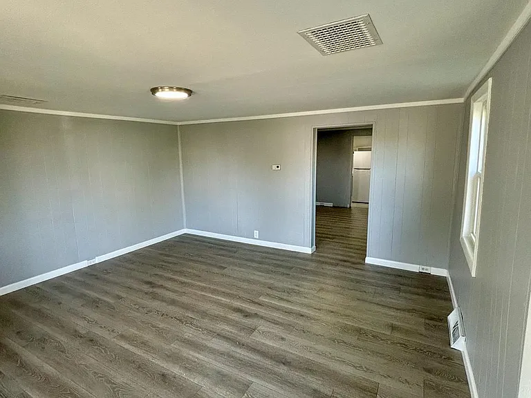 137 E High St #B — Photo 2