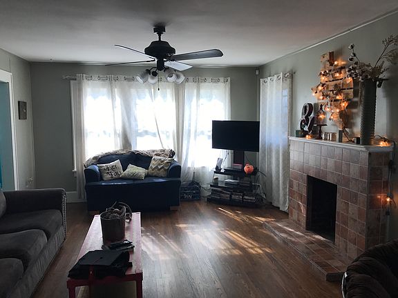 3rd image of 1209 Palm St
