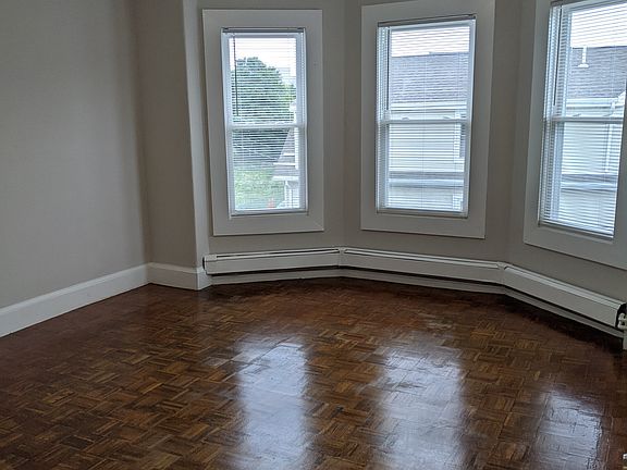 3rd image of 44 Waverly St #6