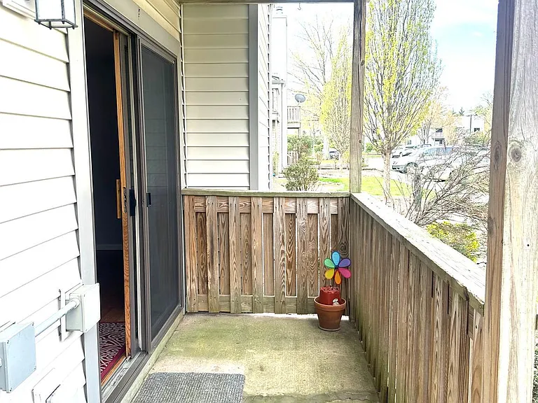 4901 Ravens Crest Dr — Photo 14