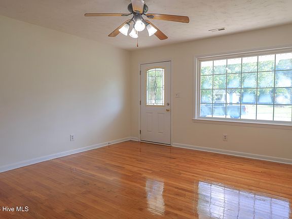 4th image of 15 Oxford Drive