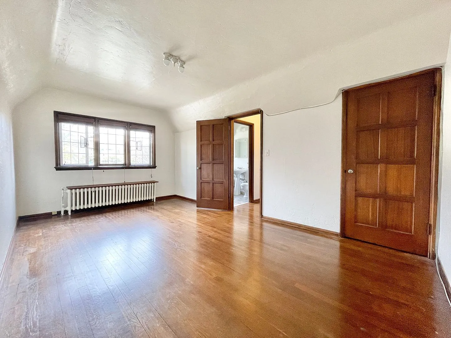 Ten-O-Five Anhalt Apartments — Photo 3